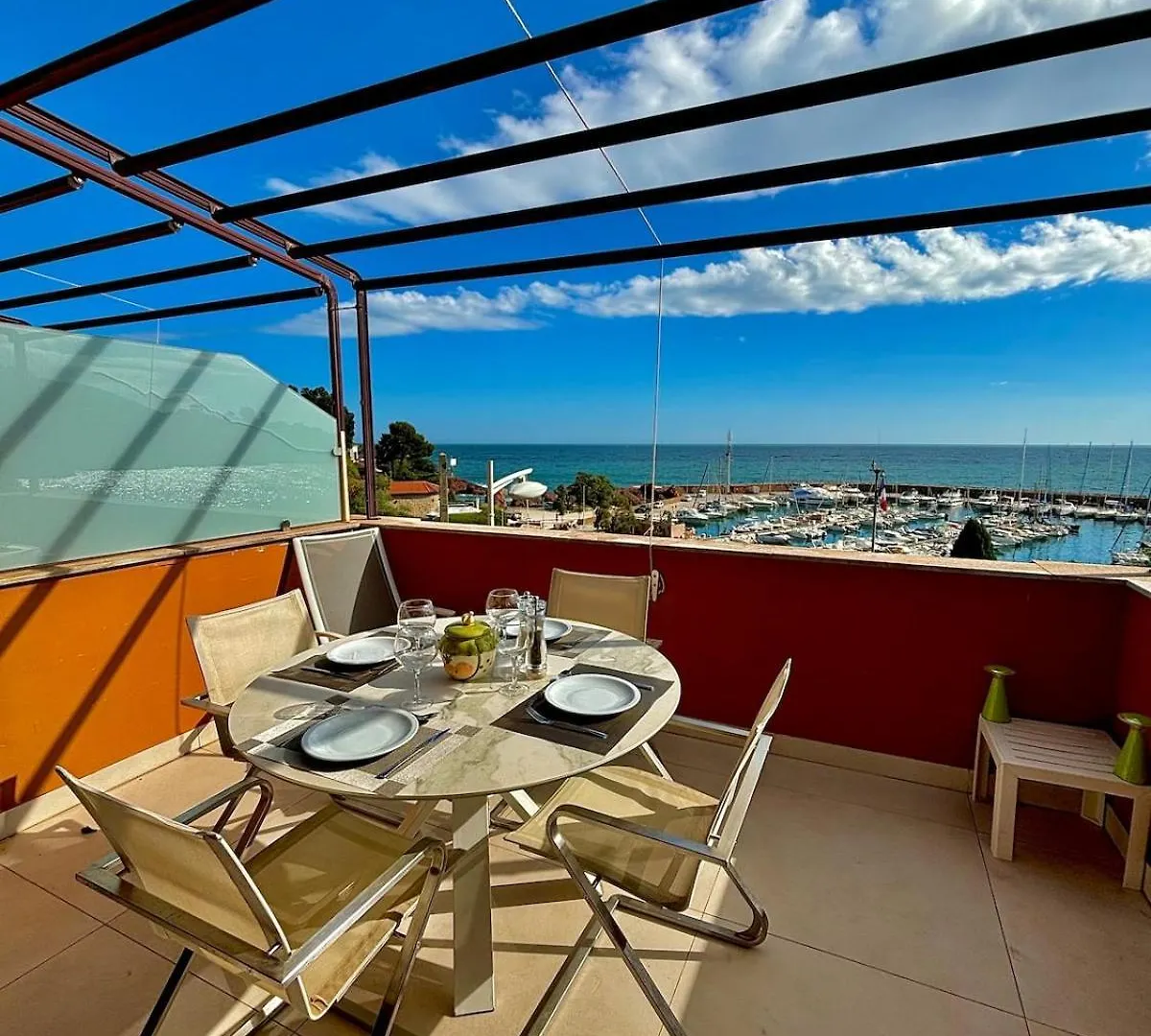 Théoule-sur-Mer Appartement Avec Vue Sur Le Port De La Figueirette דירה